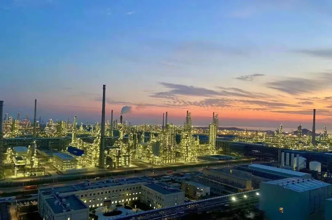 中东局势恶化波及全球供应链：航运受阻 PE价格创年内新高